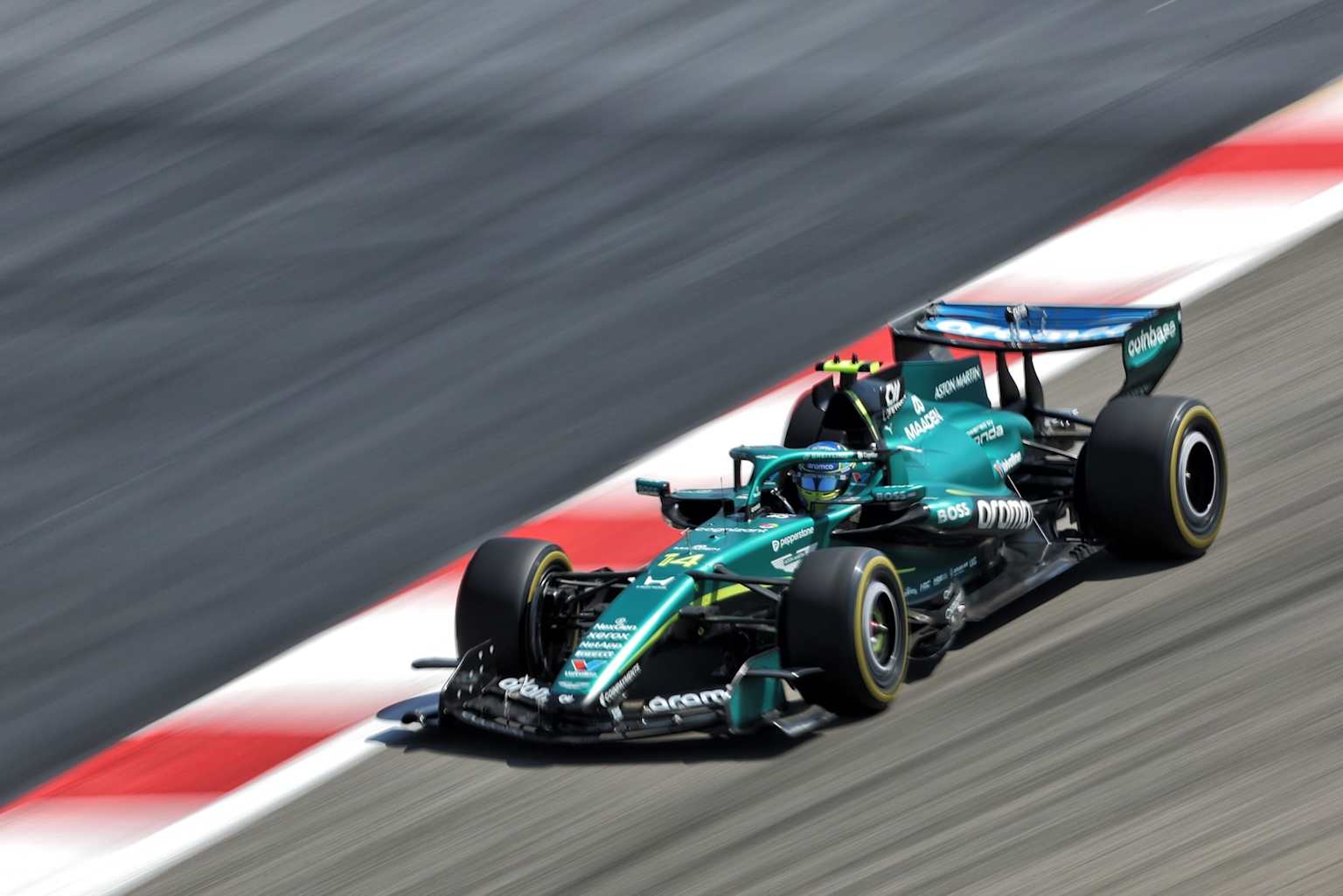 Alonso Bate o Punho pela Aston Martin e Newey