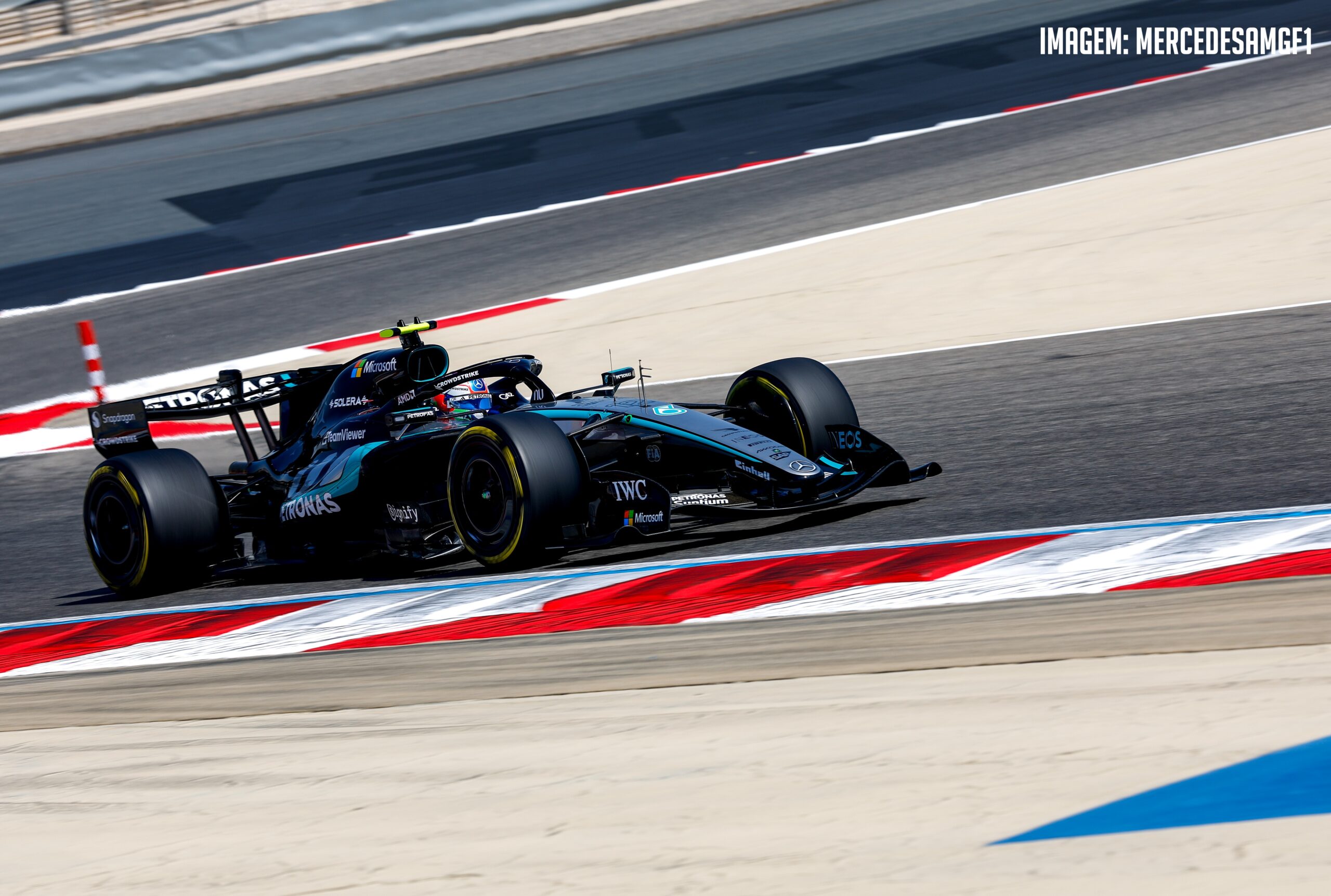 Russell rouba a cena e acende alerta no paddock