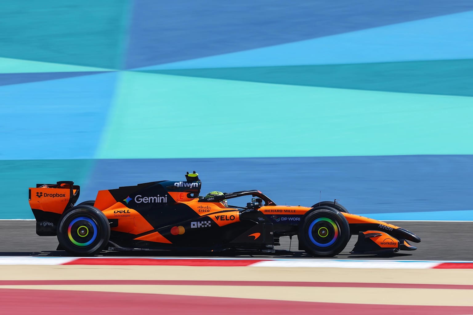 Stella faz promessa a Norris e Piastri e pressiona McLaren em 2026