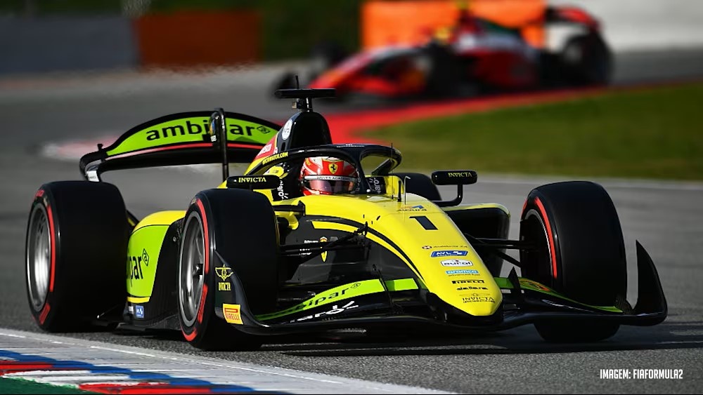 Câmara voa em Barcelona e mexe com a Fórmula 2